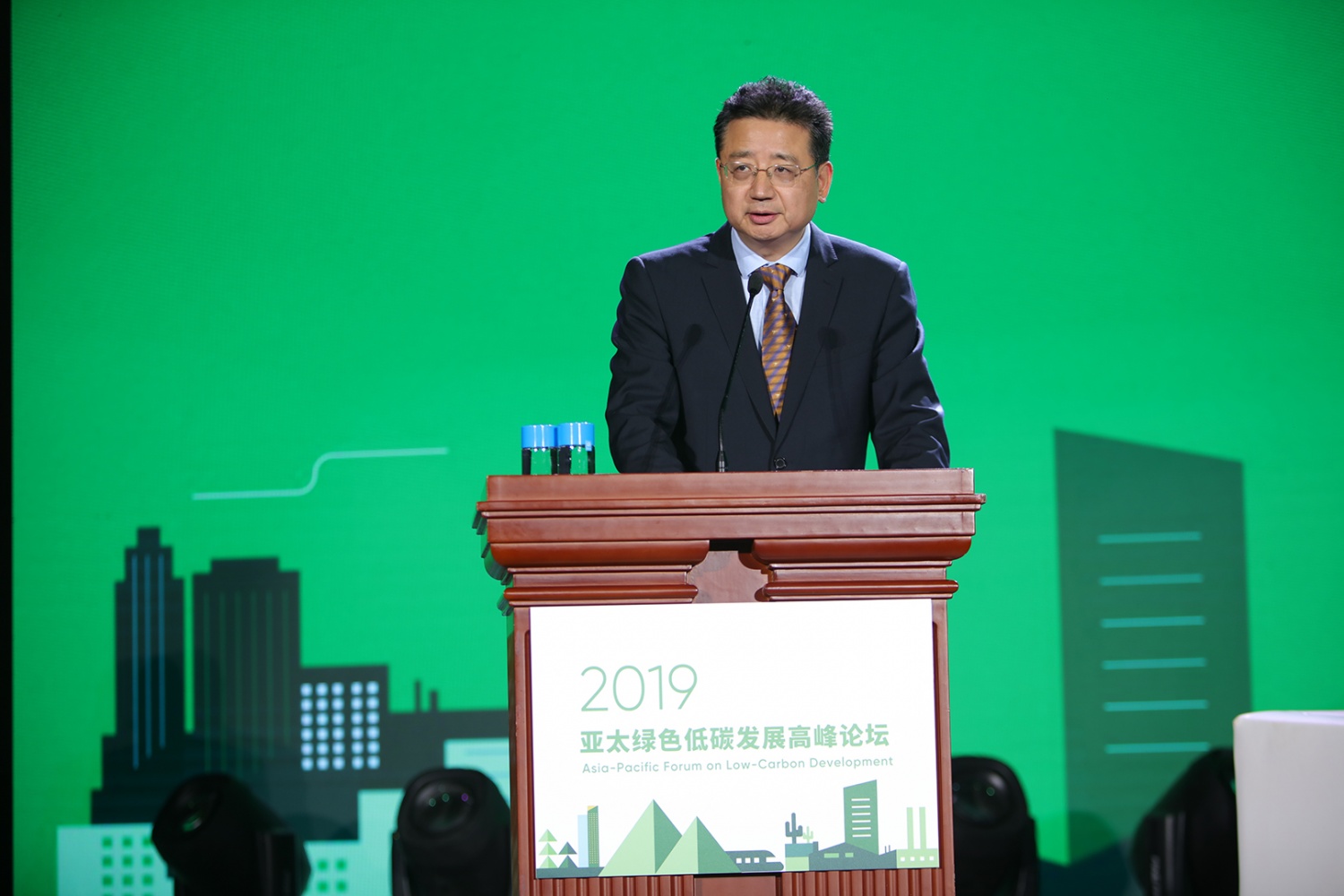 湖南省财政厅副厅长庄大力致闭幕词
