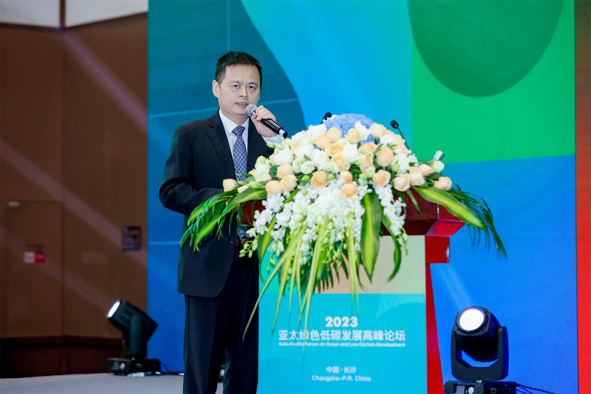 开幕式吴映明作主旨演讲