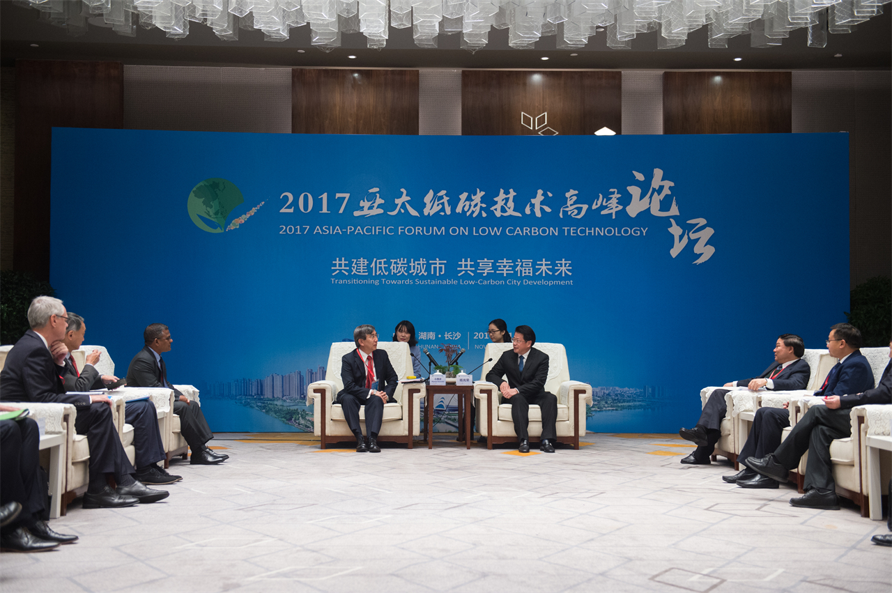2017：Transitioning Towards Sustainable Low-Carbon City Development